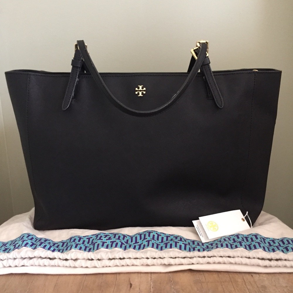 ☀️ NEW LISTING ☀️ Tory Burch York Buckle Tote